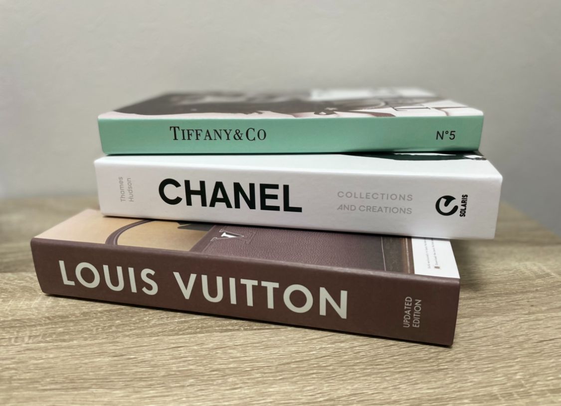 ダミーブック（ルイヴィトン、CHANEL、TIFFANY） - メルカリ