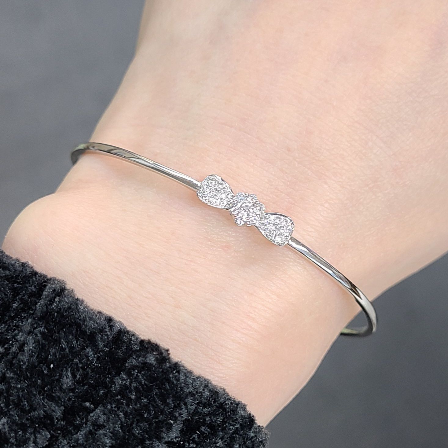 可愛い！リボンモチーフ ダイヤモンド K18 WG ブレスレット バングル