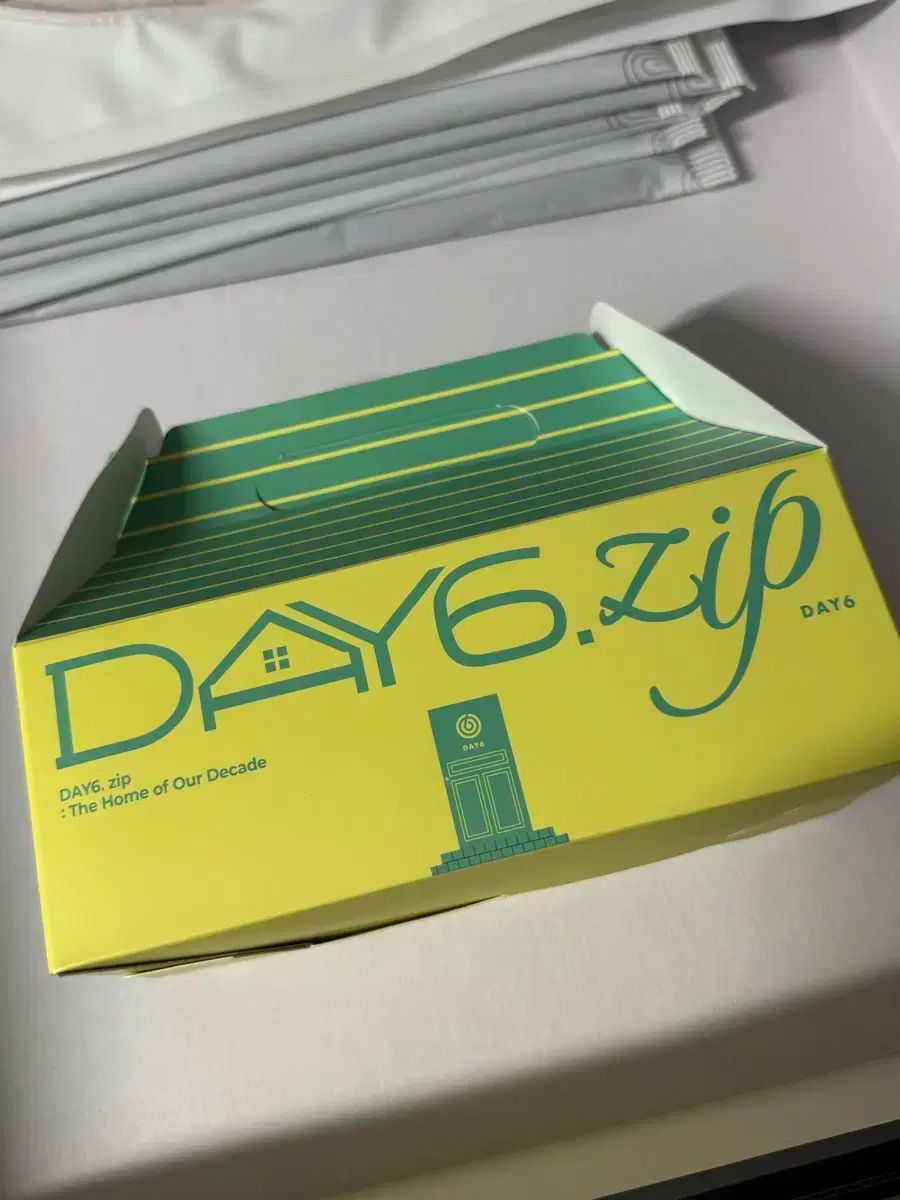 DAY6（デイシックス） zip ポップアップストア