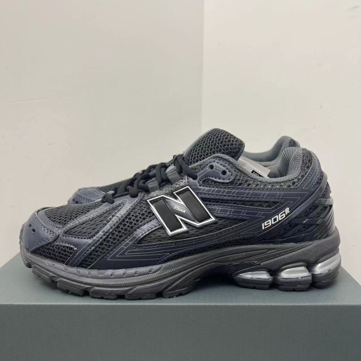 新品未使用 ニューバランス New Balance NB 1906R スニーカー