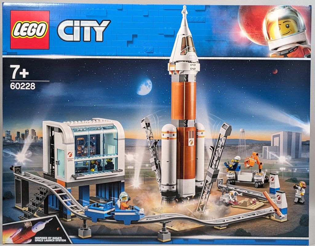 LEGO CITY 超巨大ロケットと指令本部 60228