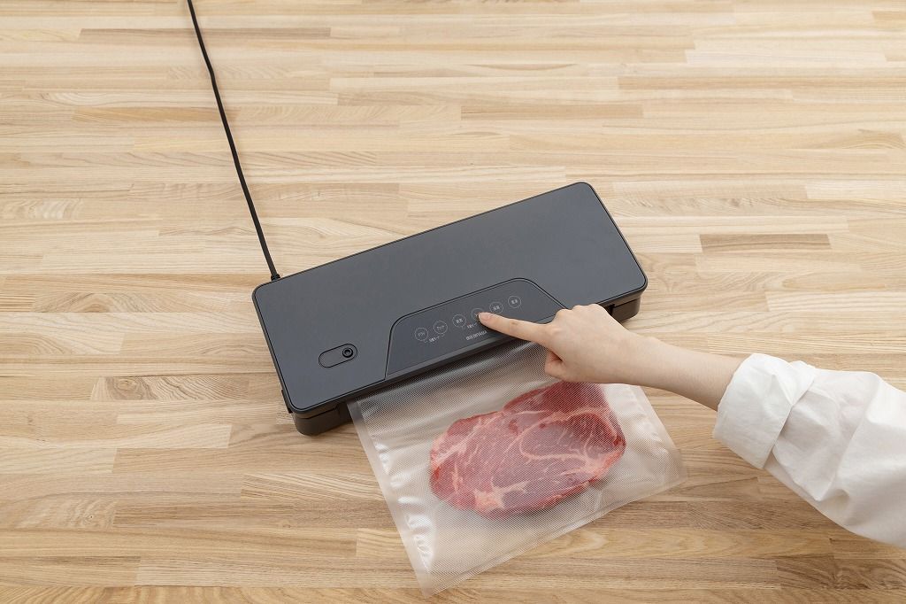  アイリスオーヤマ 真空パック機 フードシーラー 真空保存 チャコールグレー VPF-M 60 IRIS OHYAMA その他 キッチン 食器