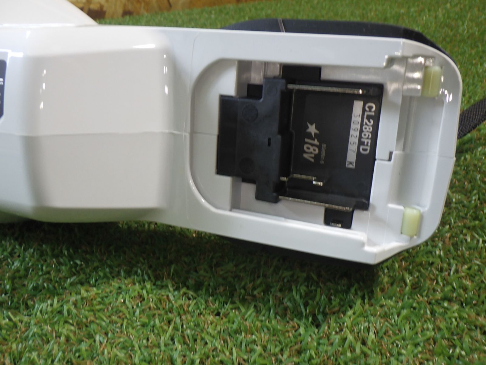 ♥品に近い 試しただけ マキタ Makita 充電式クリーナ 白 18V バッテリ 充電器別売 CL286FDZW 品扱い WWW_KANDAIZUMI_COM