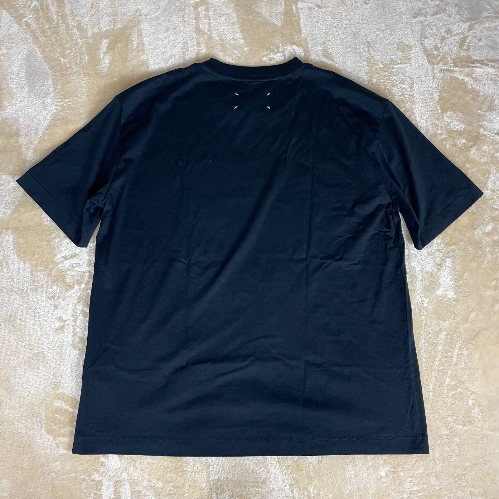 メゾンマルジェラ』(46) デストロイカレンダー ロゴ Tシャツ
