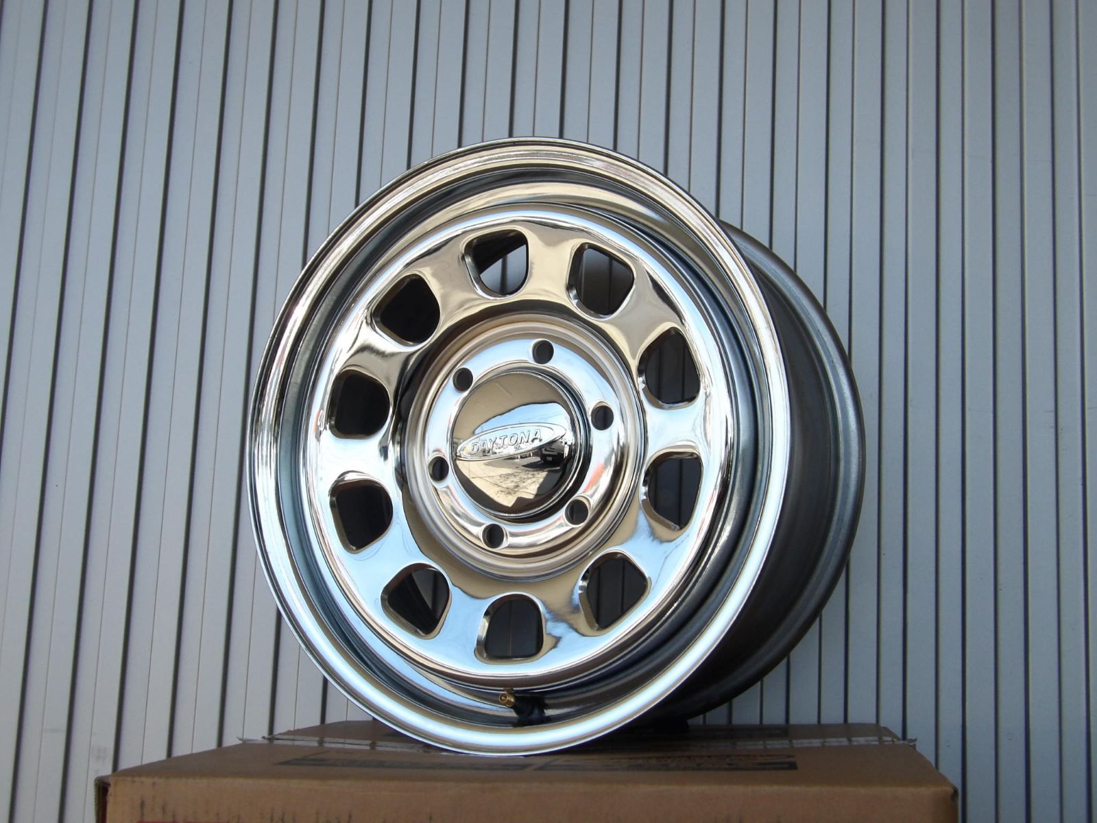 在庫有 Ｅ２６ ＮＶ３５０ キャラバン向け DAYTONA’S クローム １６インチ４本SET VR2E26 VW2E26 CS4E26 CW4E26 KS2E26 KS4E26 VW6E26 CW8E26