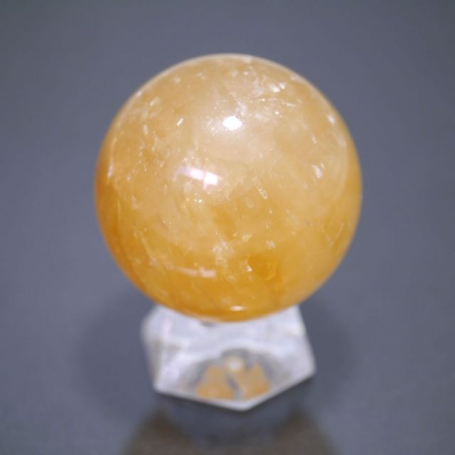 大玉 ゴールデンカルサイト丸玉 48.5mm(161.3g) /天然石・置物/（台座