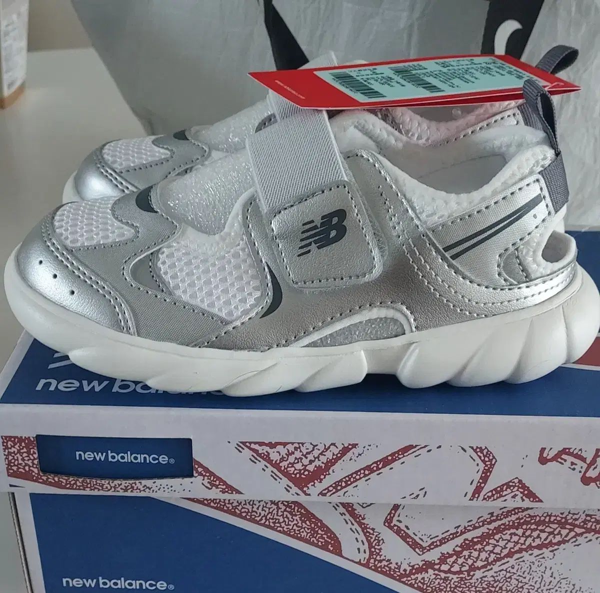 190 New Balance ニューバランス キッズ フリドル