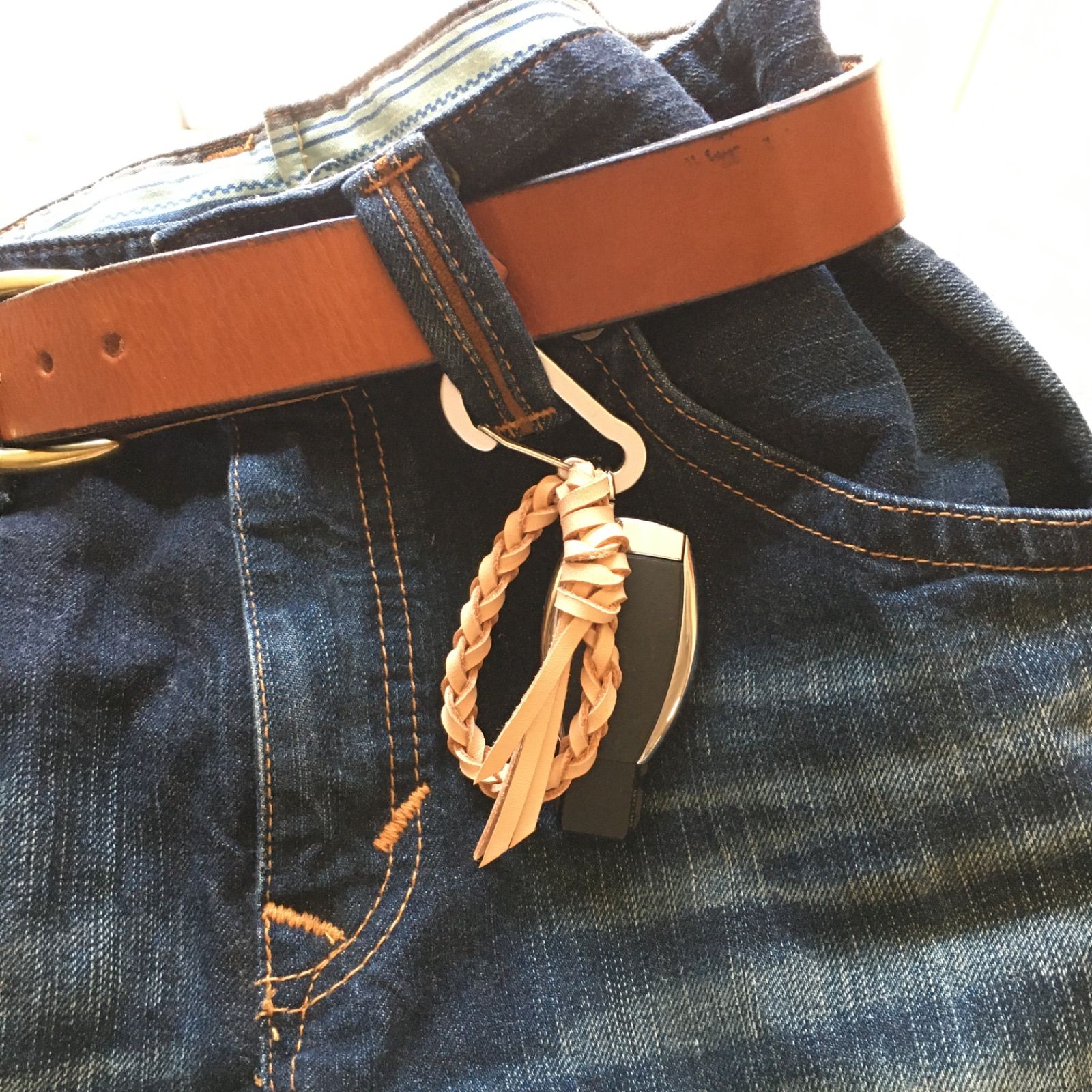 本革　編み込み　カラビナ付き　財布ストラップ(?) 本革 革紐 手編み キーホルダー カラビナ付き 日本製 新品未使用