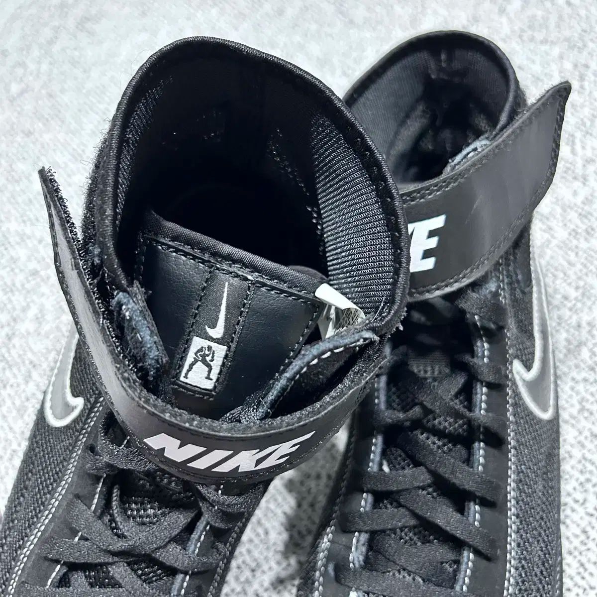 NIKE