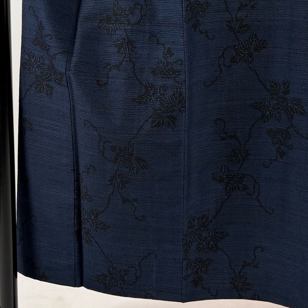 結城紬 身丈154cm 裄丈63.5cm S 袷 はたおり娘 証紙 葉柄 亀甲絣 紺色 正絹 名品
