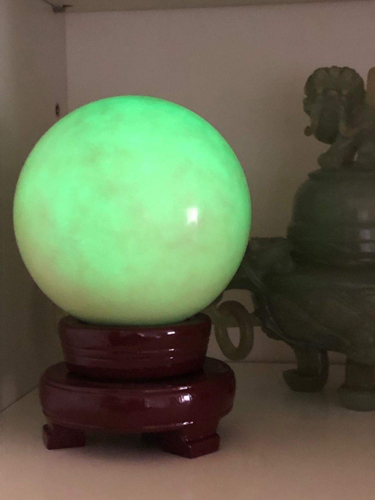 超綺麗不思議な緑夜光丸玉 10cm回転可能な木製の台座付き2075-1/4 超綺麗不思議な緑夜光丸玉 10cm回転可能な木製の台座付き2075-3/4