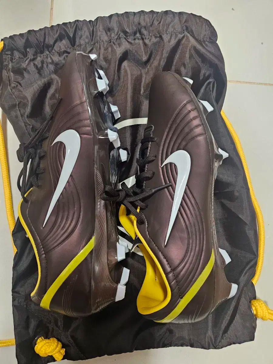 NIKE マーキュリアル RGN 275 サッカーシューズ