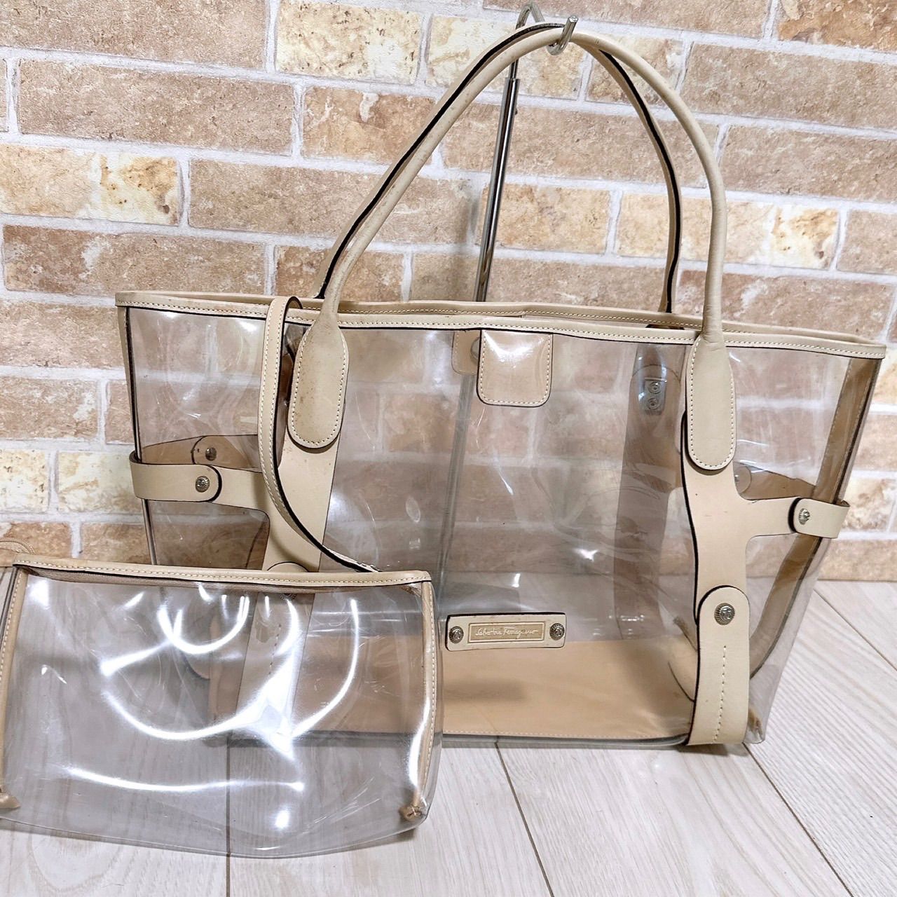 格安》Ferragamo(フェラガモ)スケルトンバッグ 収納付き - メルカリ