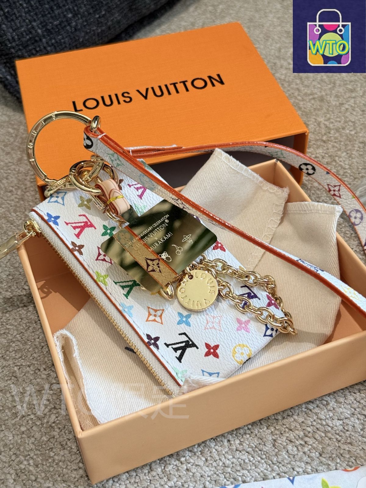 レア！LOUIS VUITTON レインボー キーホルダー新品未使用 今日特価】LV Monogram レインボー コーティング キーホルダー