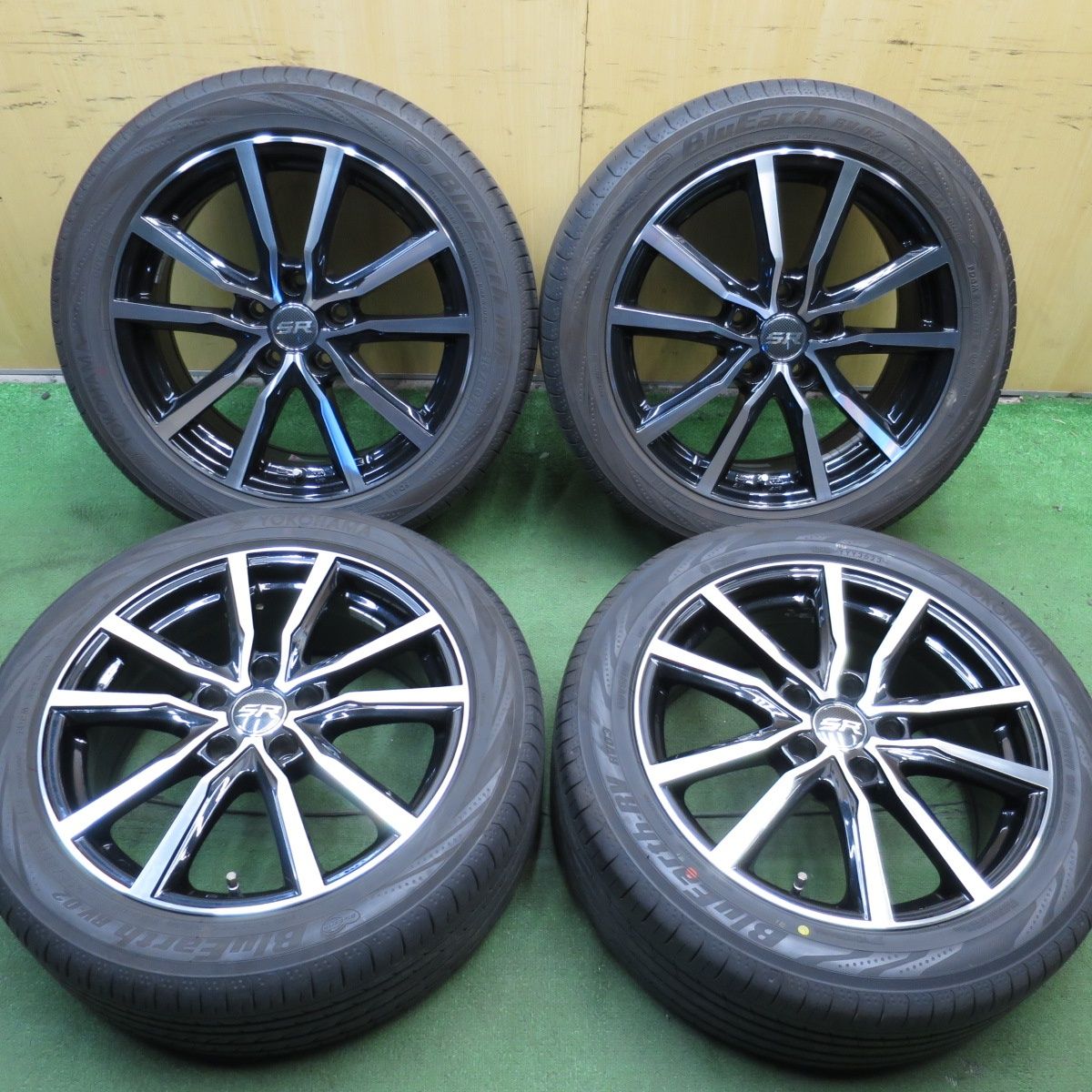 *送料無料* バリ溝！23年！キレイ！9.5分215/50R17 ヨコハマ ブルーアース RV-02 STRANGER ストレンジャー 17インチ PCD114.3/5H4040604クノ