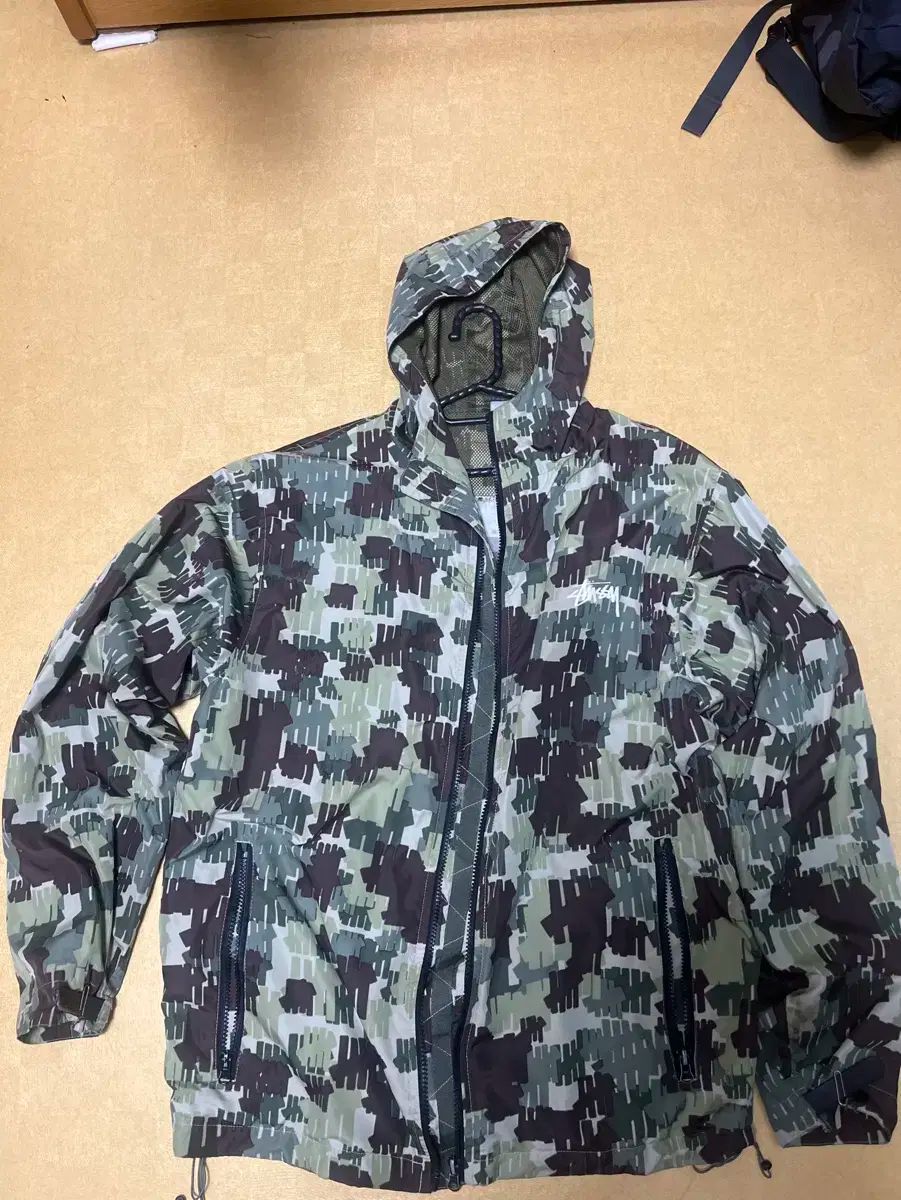 【雷市場（ポンジャン）商品韓国直送】 STUSSY(ステューシー) カモフラ ウインドブレーカー