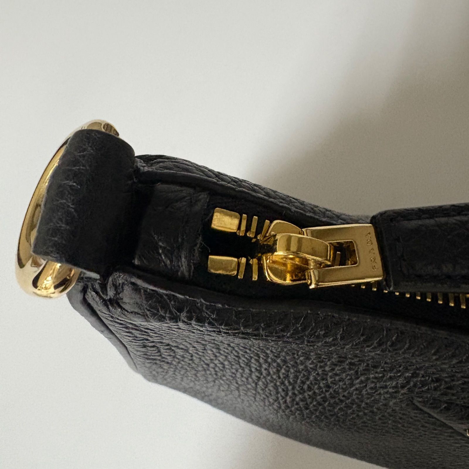 新品未使用訳アリ】PRADA ショルダーバッグ ヴィッテロダイノレザー 