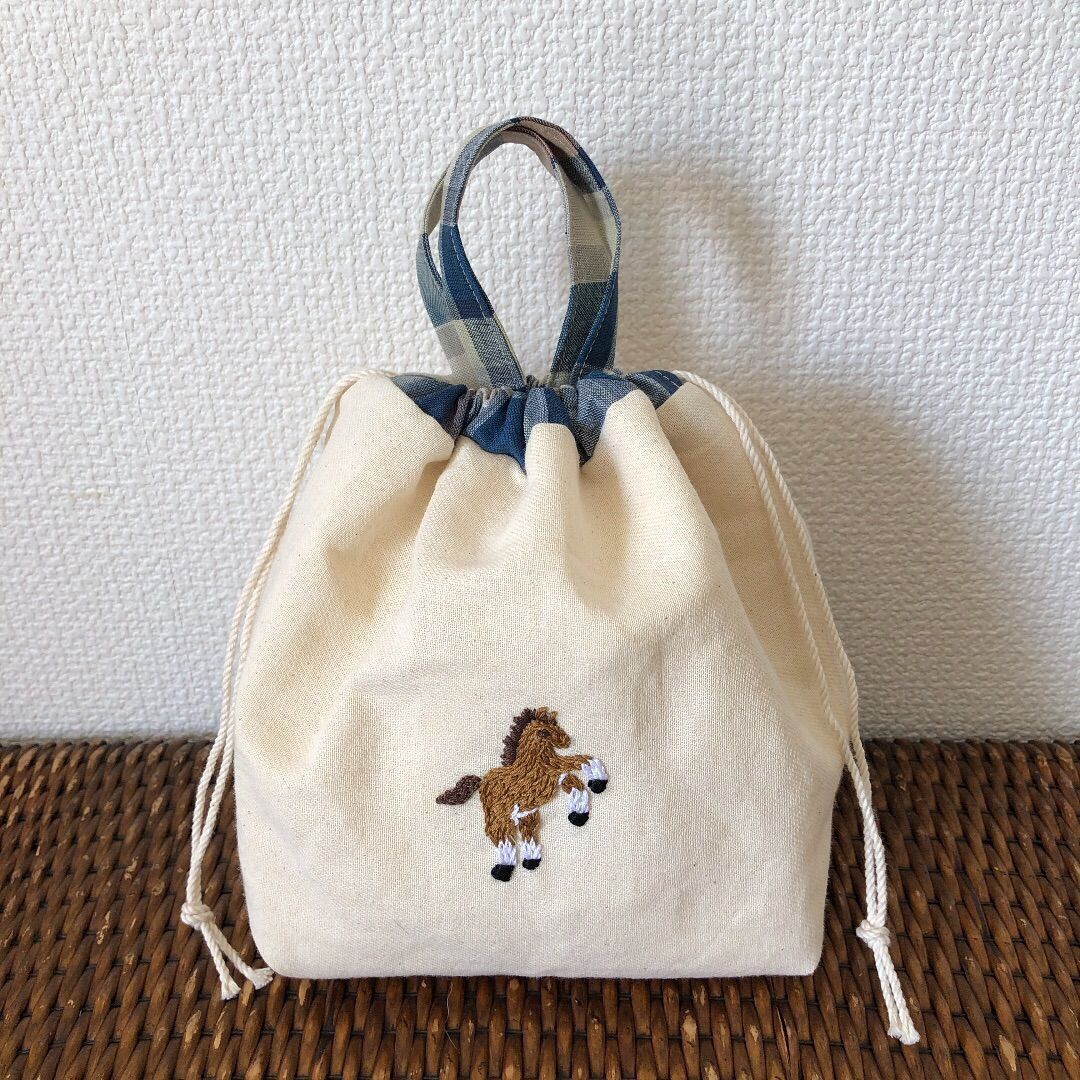 お馬の刺繍 巾着ポーチ バッグ - メルカリShops