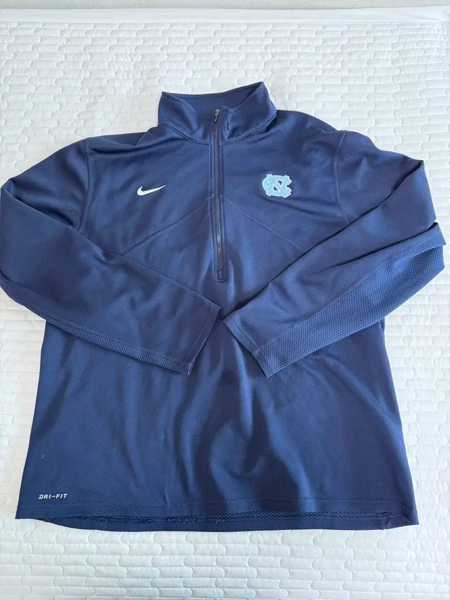 Nike(ナイキ） UNC ハーフジップ