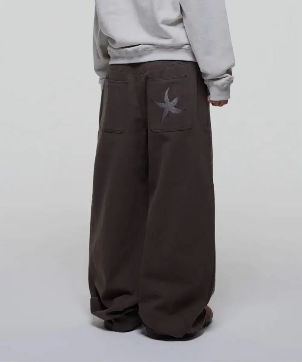 ザ コールド ディストリクト モーメント チノパンツ brown s
