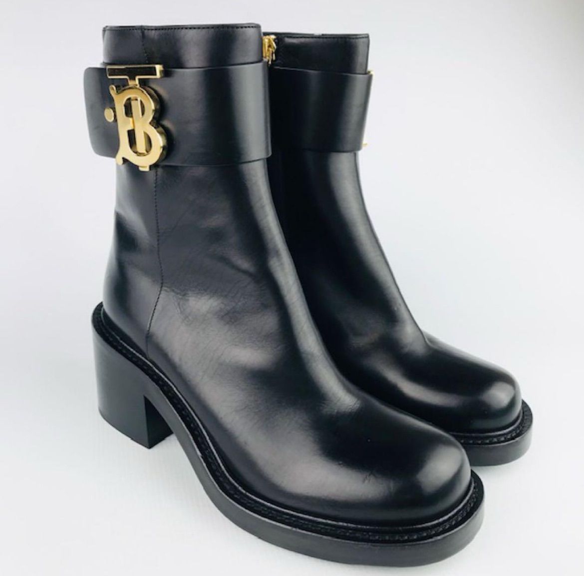 BURBERRY バーバリー レディース レザー ゴールドTBバックル付き サイドジップ チャンキーヒール ショートブーツ 36 イタリア製 レディースブーツ ブーツ ブランド 秋冬物 カジュアル 靴 シューズ ブラック ブーティ