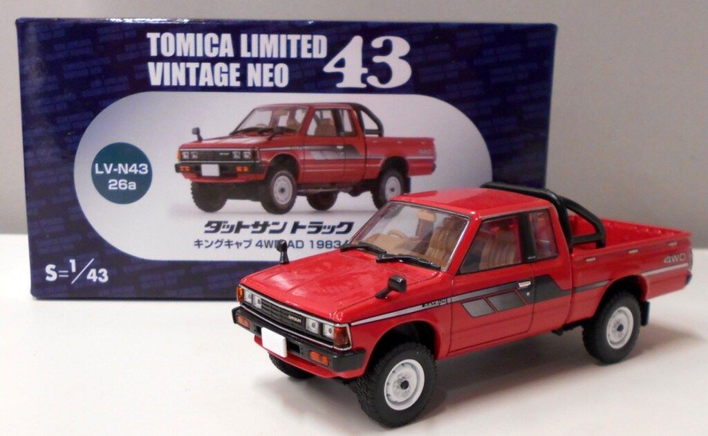 TOMYTEC TOMICA LIMITED VINTAGE NEO ダットサン トラック キングキャブ4WD AD 1983年式 赤 TLVN4326