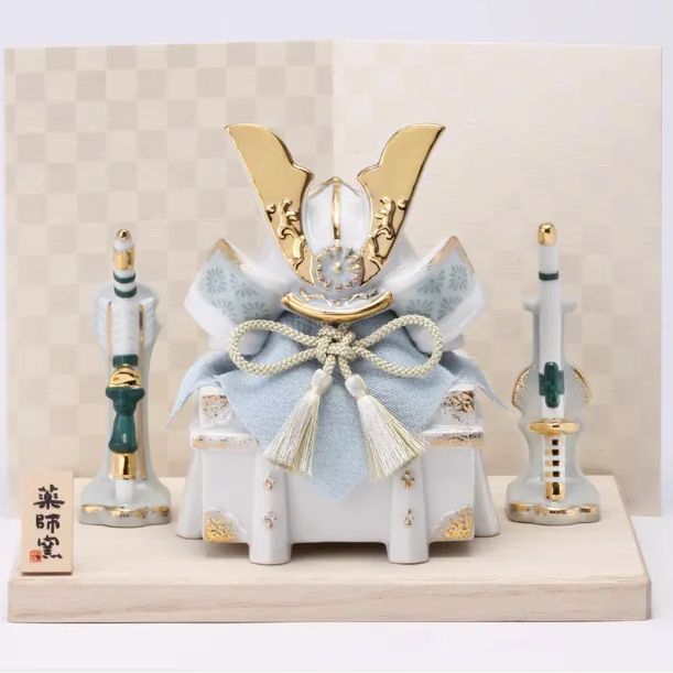 再入荷 五月人形 兜飾り 薬師窯 コンパクト こどもの日 初節句 五月飾り 子供の日 節句飾り 端午の節句 節句人形 兜 弓矢 刀 屛風付き 陶器 染絵出世兜 和モダン インテリア オブジェ シンプル 玄関飾り 小さい兜 子どもの日 季節飾り