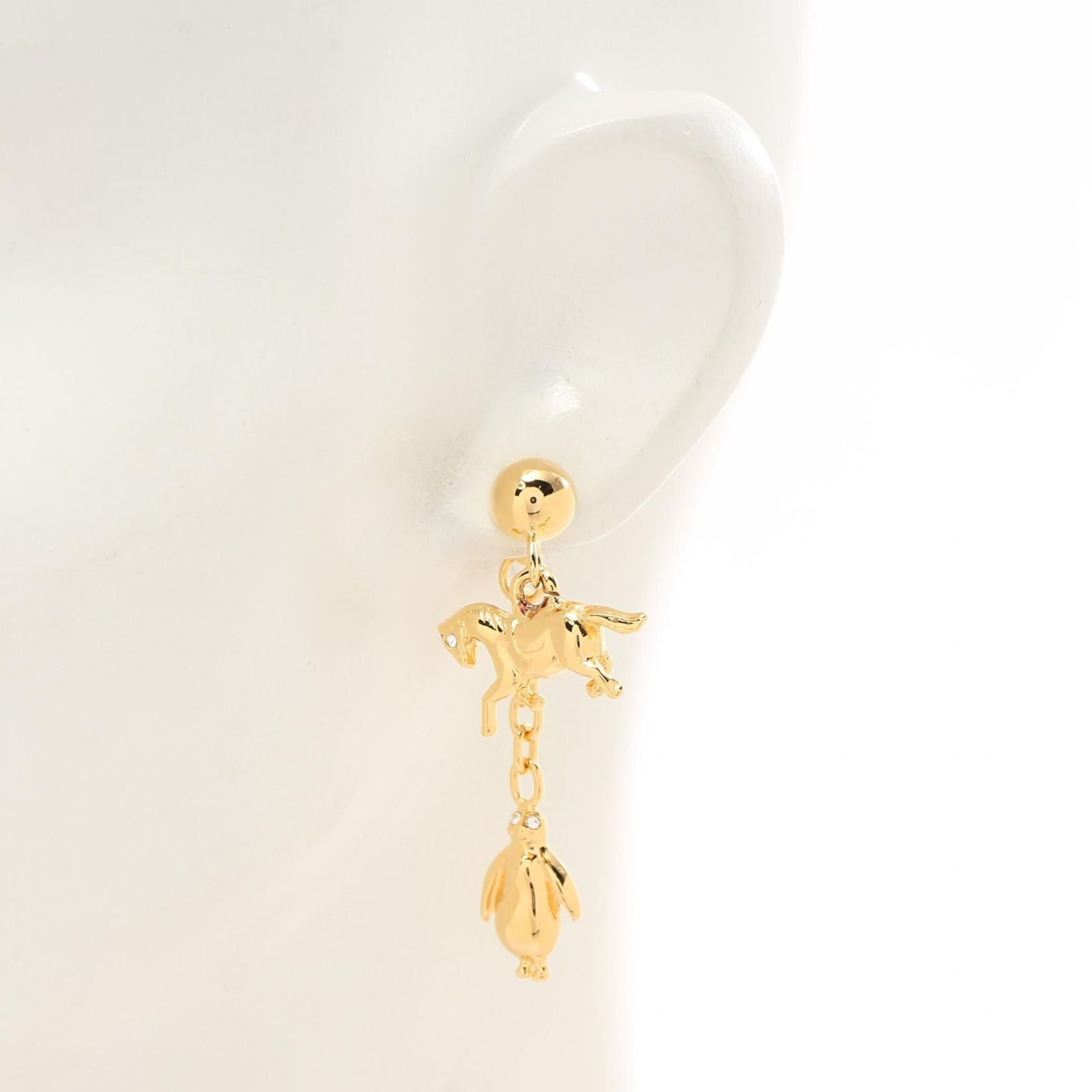 チャーム ピアス