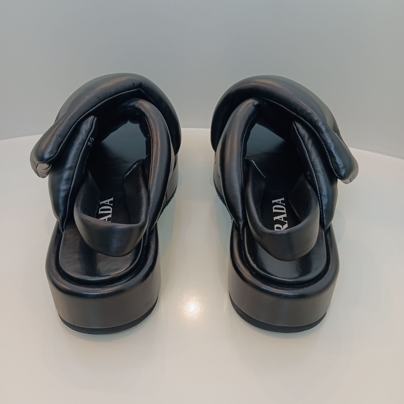 ◇ プラダ PRADA ソフトパデッドナッパレザー トライアングル