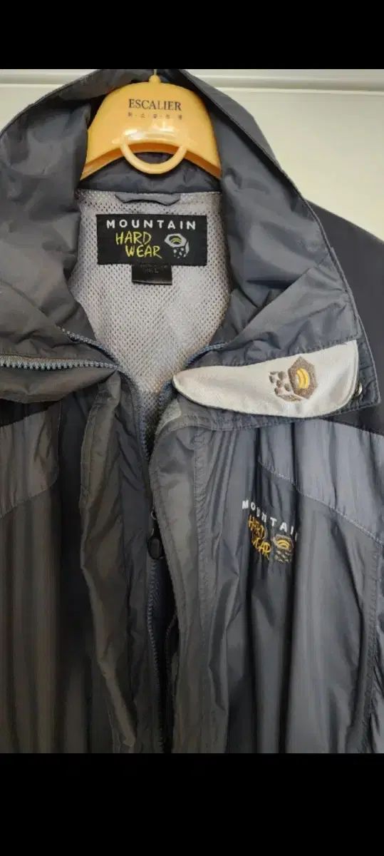 マウンテンハードウェア ウィンドブレーカー