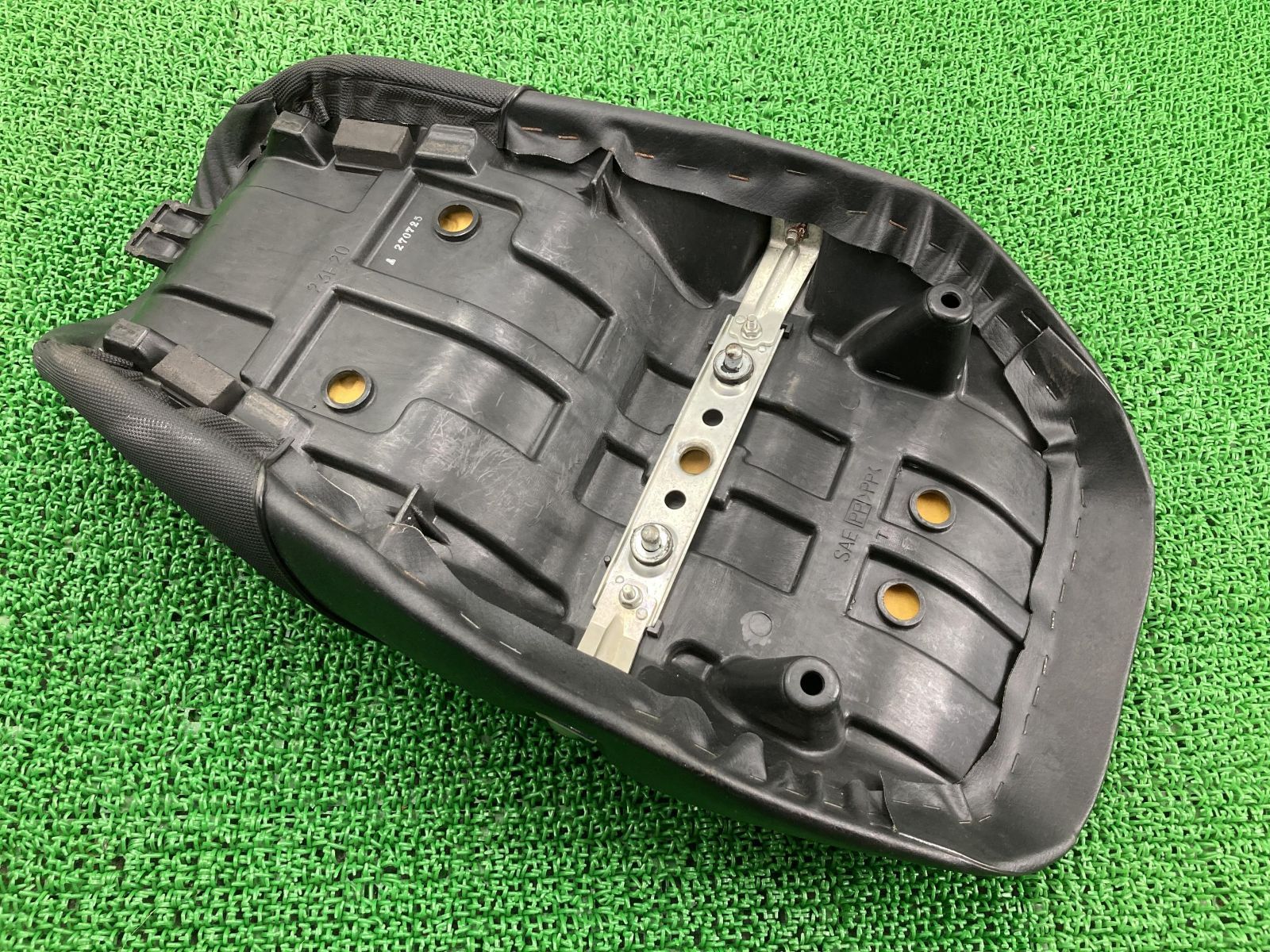 インパルス400 純正シート GSX400インパルス シート 23E20 スズキ 純正 中古 バイク 部品