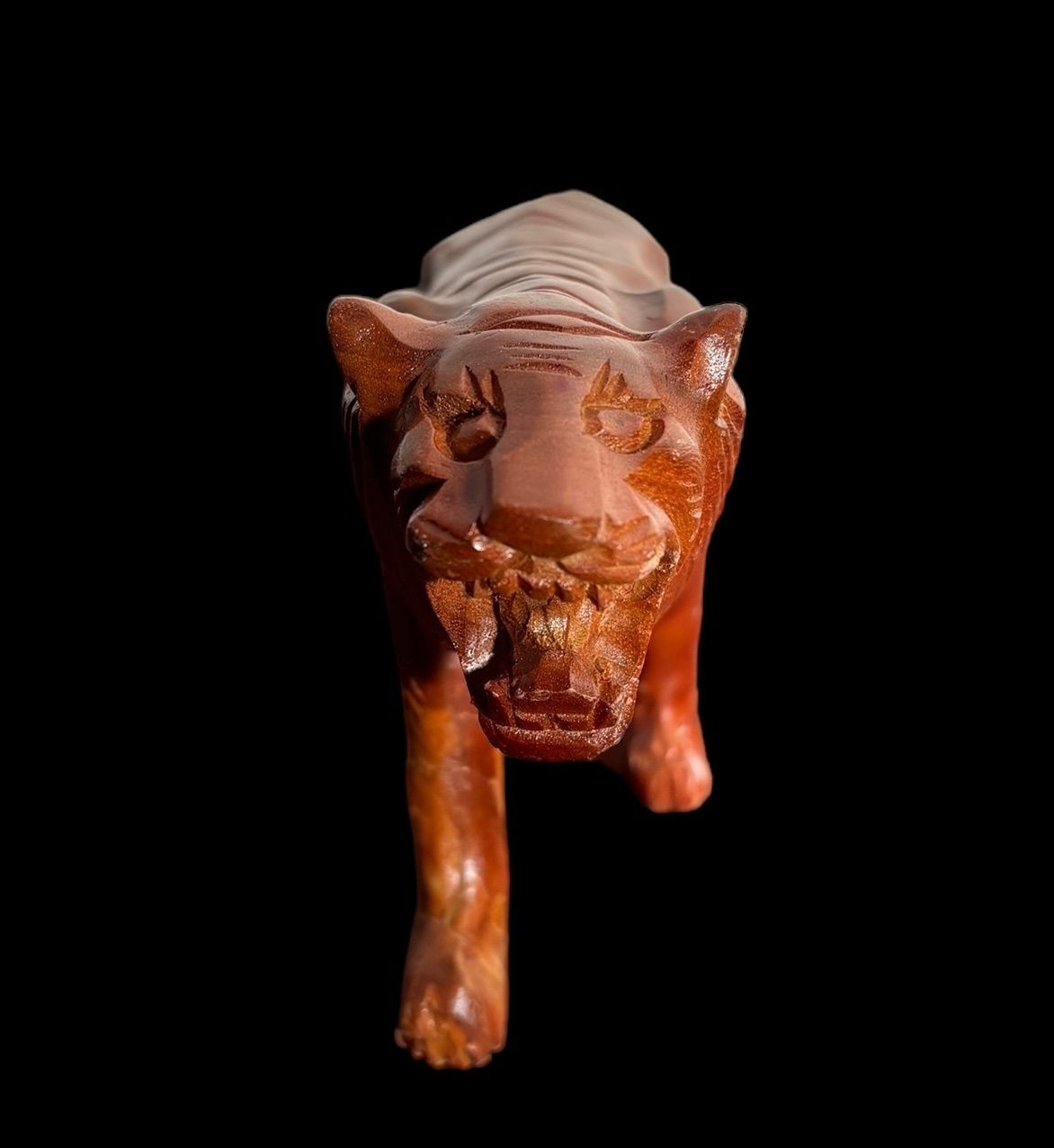 木製虎の彫刻 55cm×14cm 木製虎の彫刻 55cm×14cm