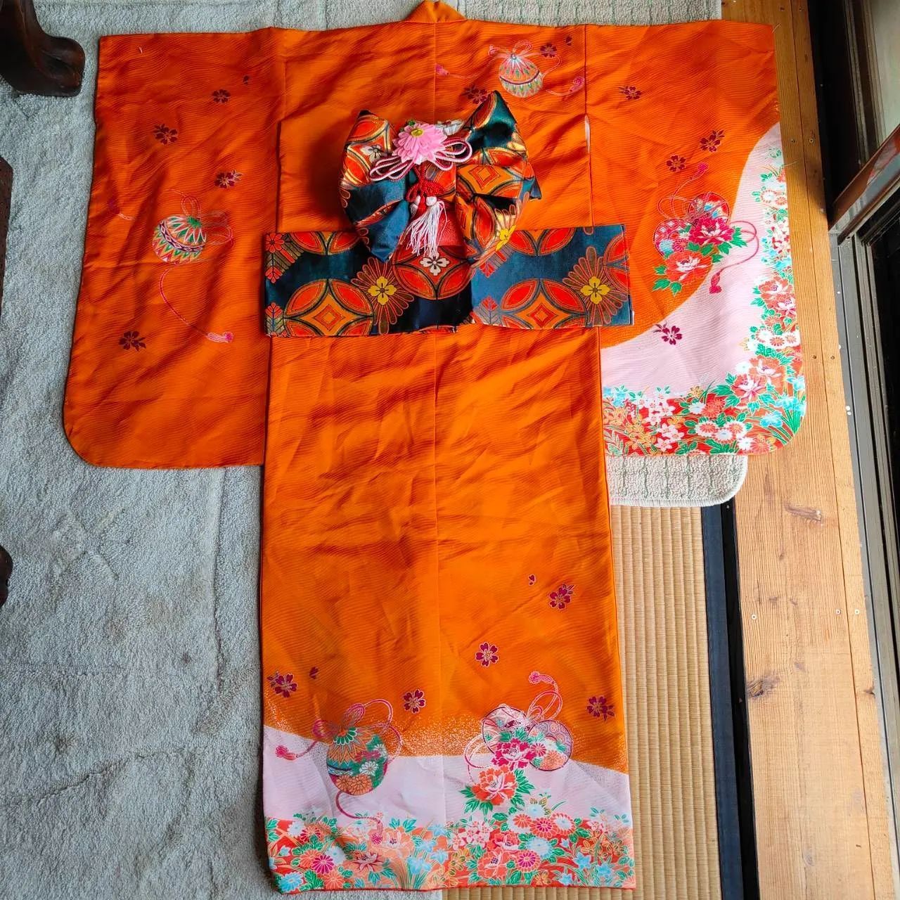 七五三 着物セット オレンジ色 花柄＋作り帯 七五三 7歳用 着物 作り帯 2点セット オレンジ 黒系 S244 - メルカリ