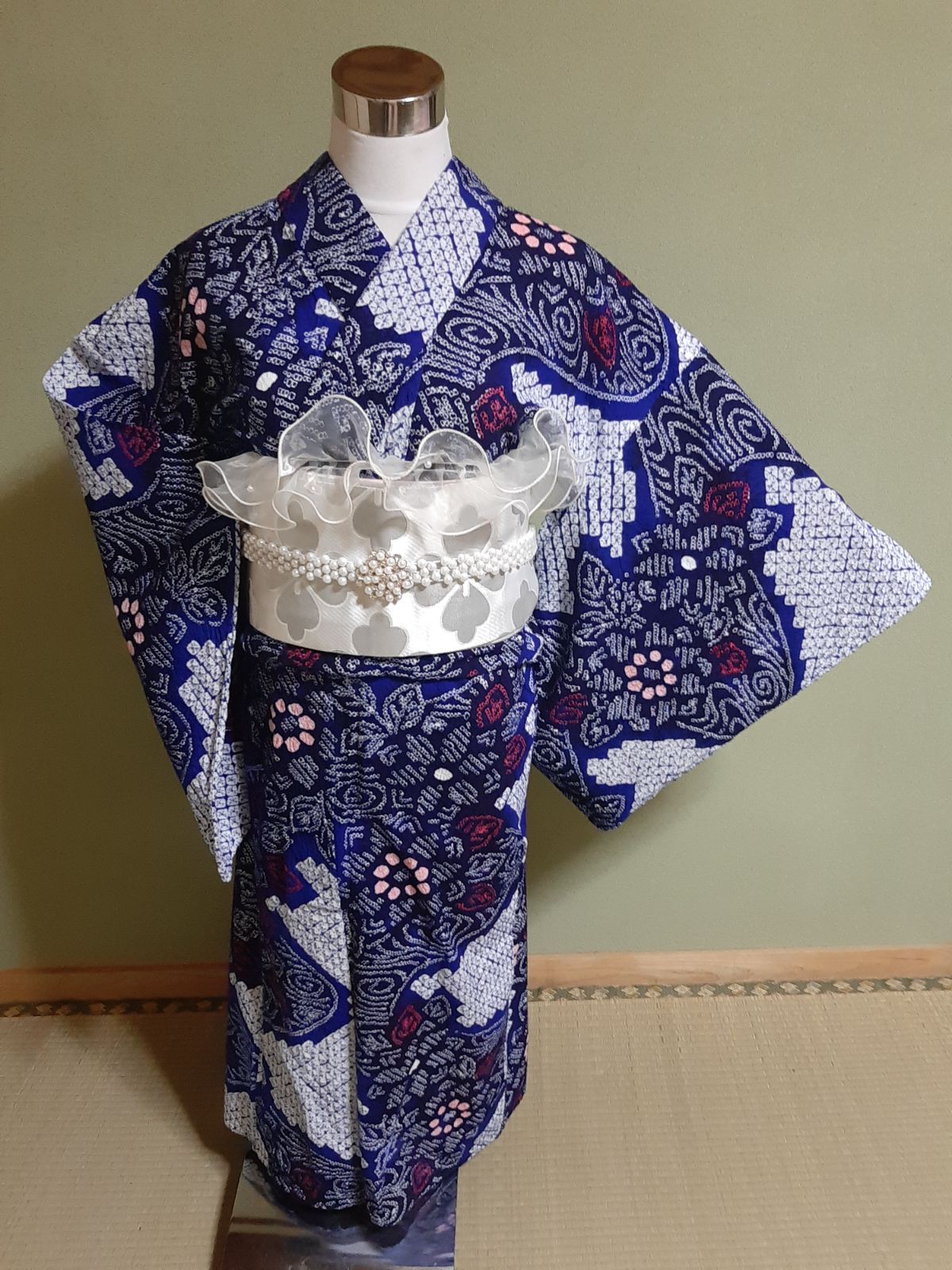 未使用に近い 美品 有松・鳴海絞り 浴衣 伝統工芸品 流水草花文