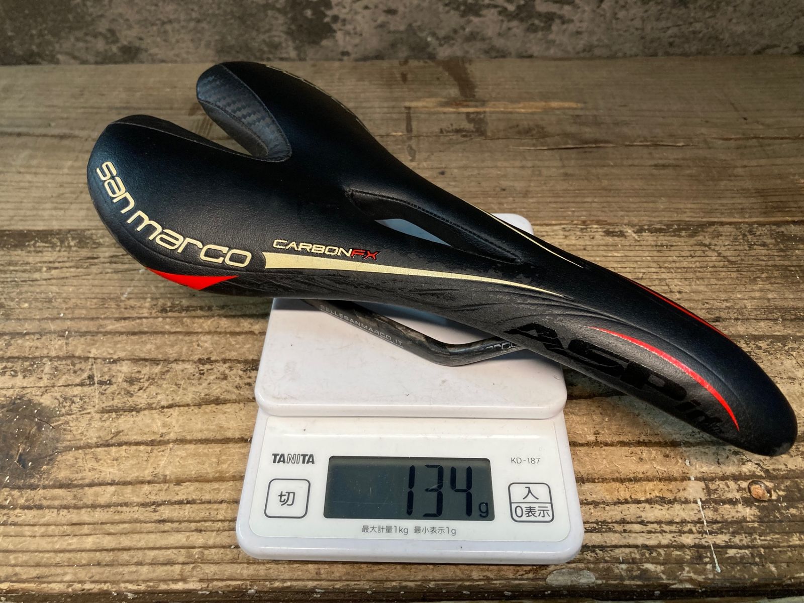 カーボンレール