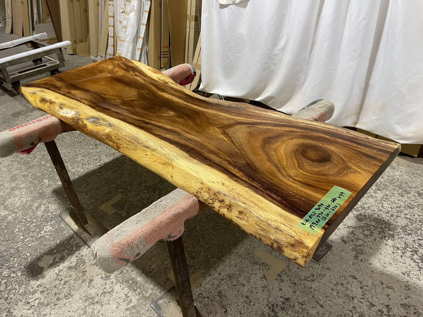モンキーポッド9094 一枚板無垢 乾燥材 1790ｘ570-430-640ｘ49mm カウンター センターテーブル ダイニングテーブル