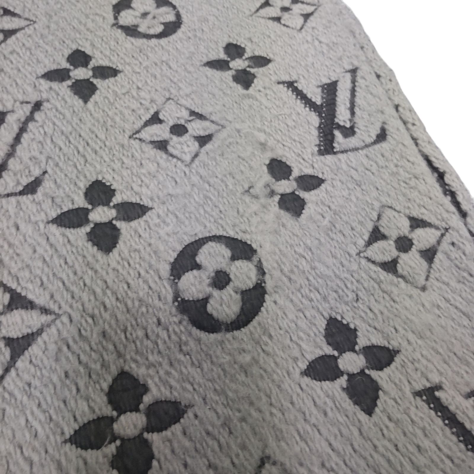 LOUIS VUITTON ルイヴィトン エシャルプロゴマニアマフラー グレー  