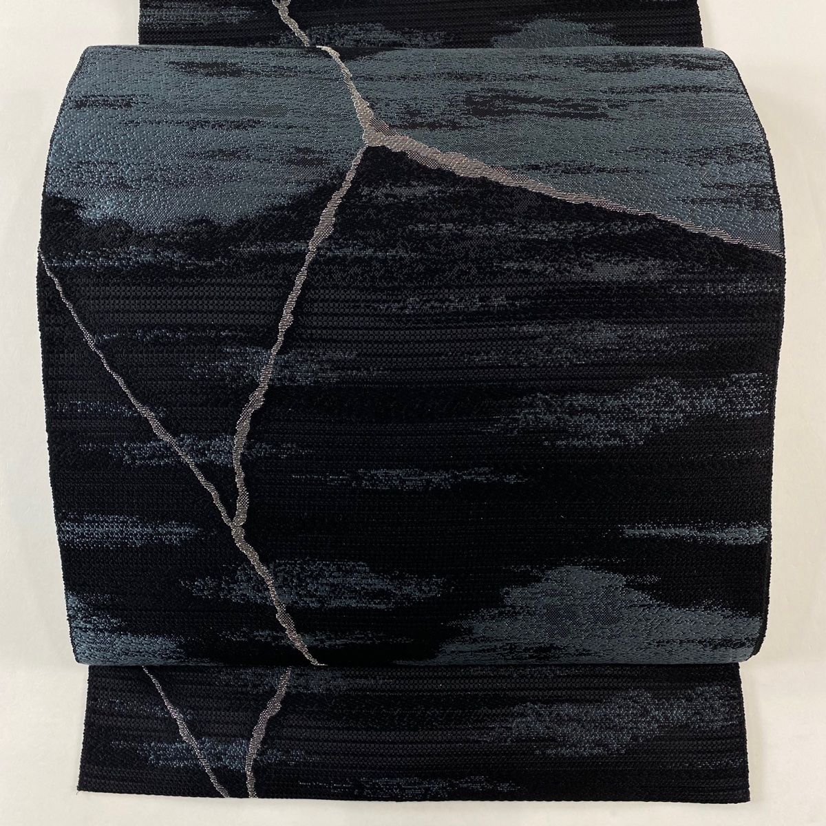 名古屋帯 秀品 松葉仕立て 八寸名古屋帯 やまと 夏帯 幾何学 銀糸 黒灰 正絹