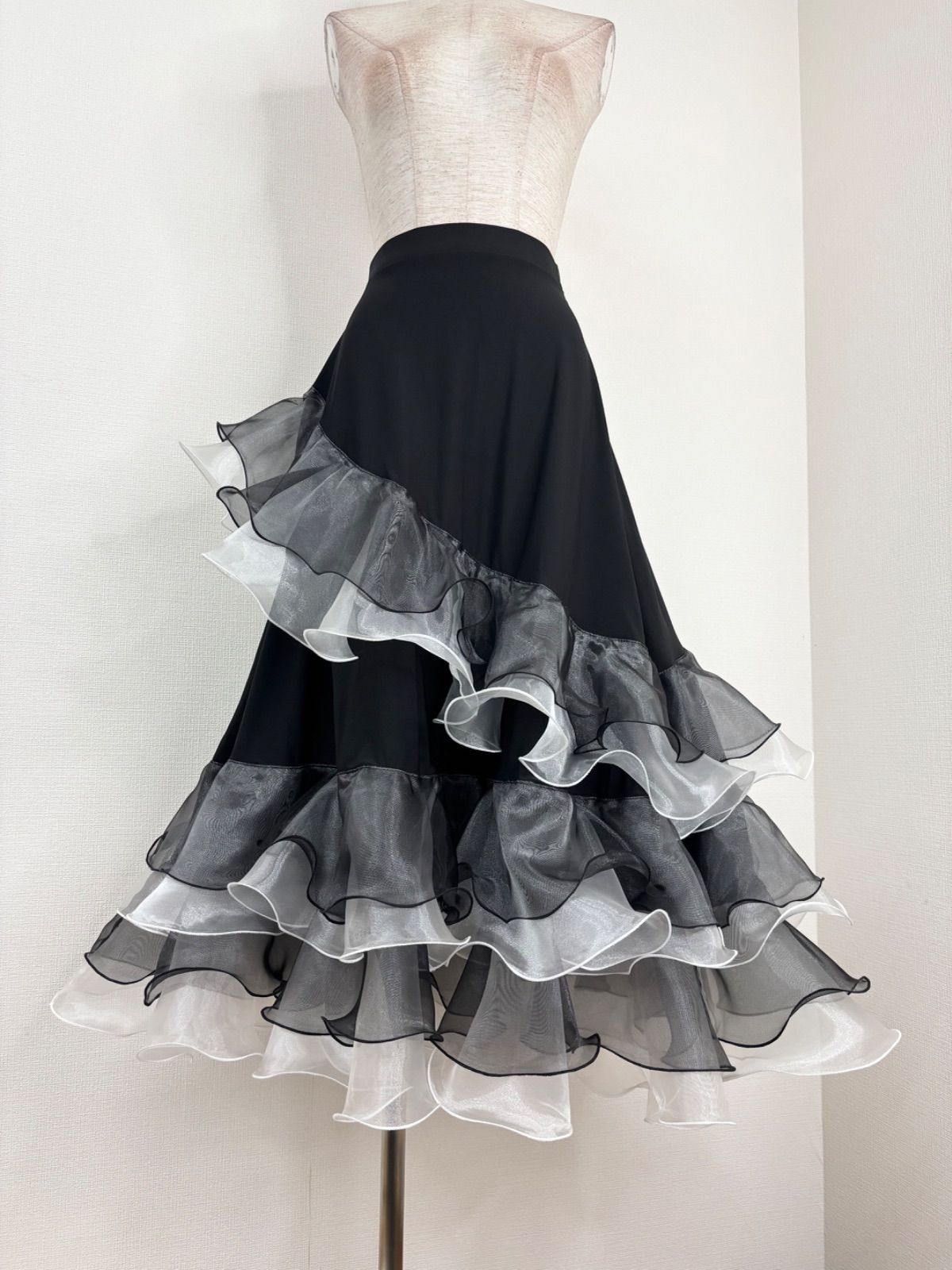 新品》社交ダンス ブラック×ホワイト オーガンジーフリル