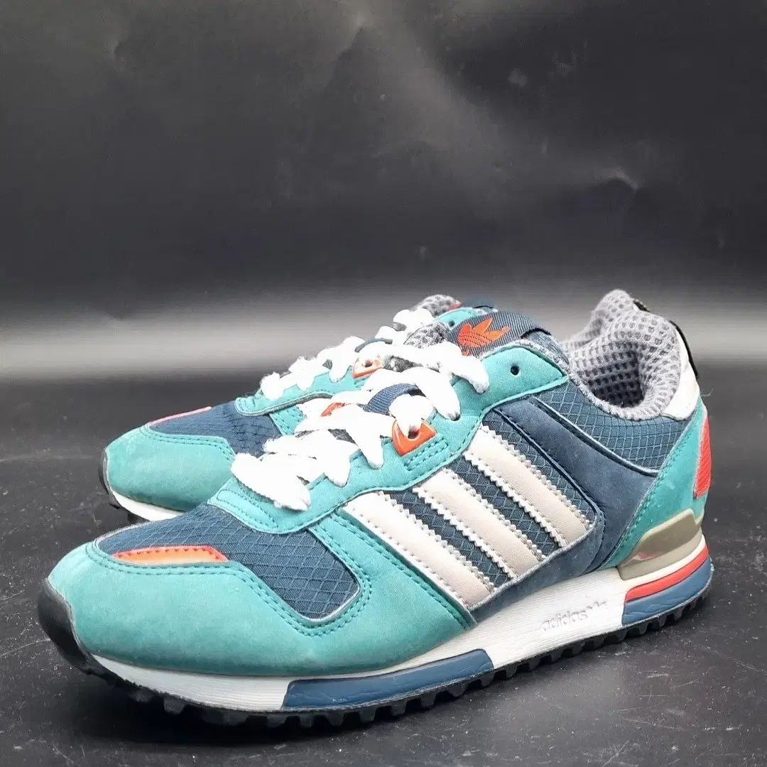 adidas(アディダス) ZX700 グリーン スニーカー 225