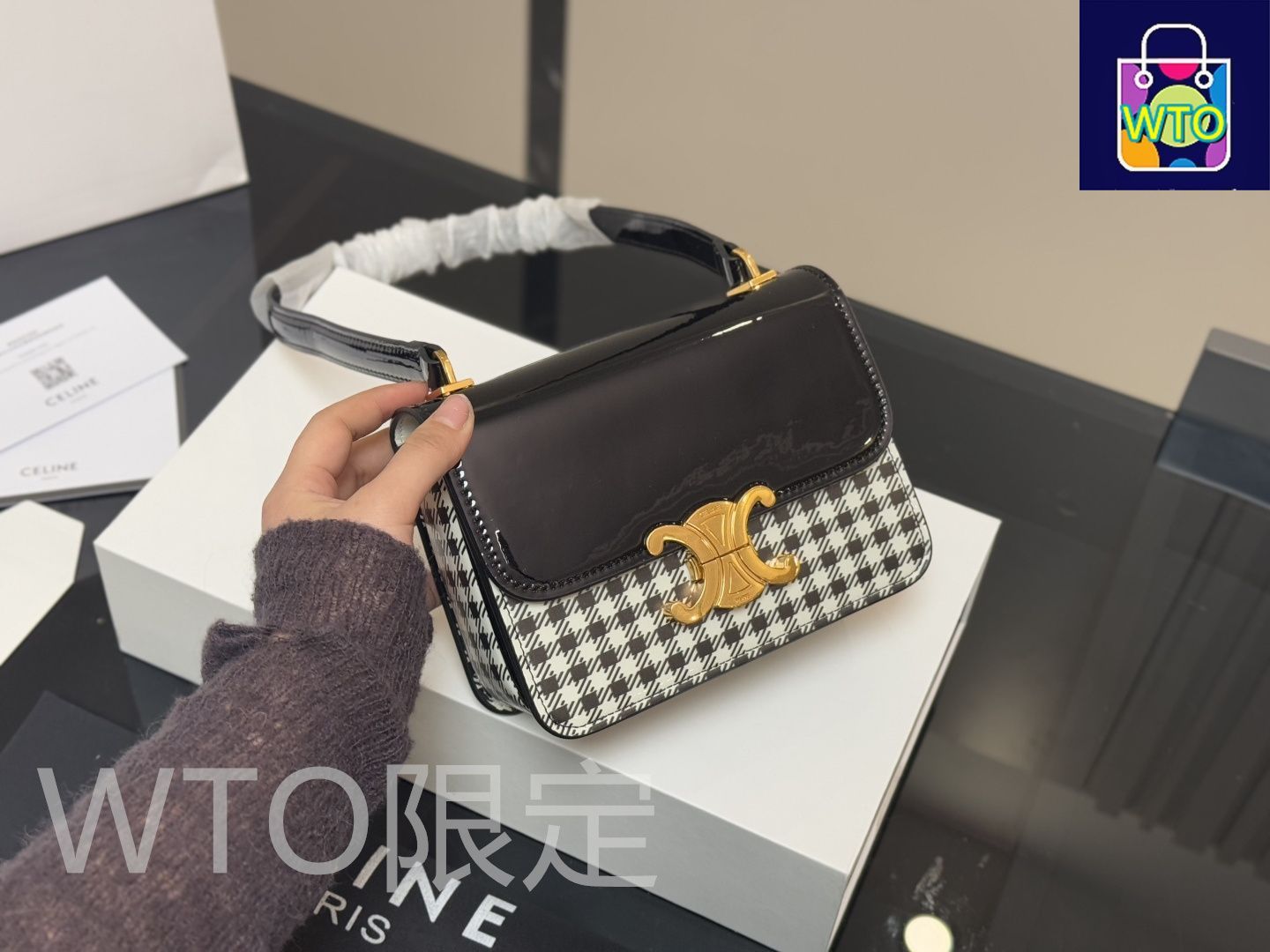 CELINE★ミニ トリオンフ ラミネート リザードレザー★すぐ届く Celine] トリオンフ ラミネートレザー アンダーアームバッグ