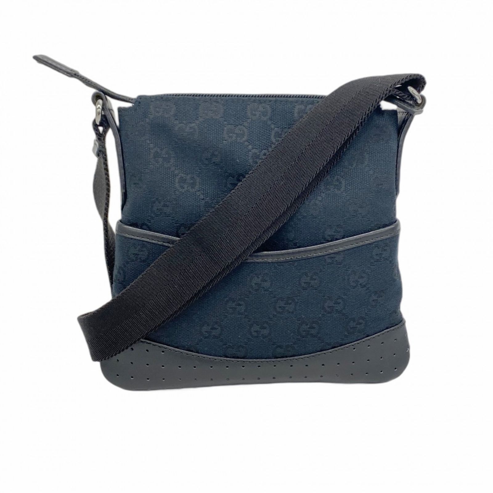GUCCI グッチ GG柄 キャンバス ボディバッグ ショルダーバッグ ブラック GUCCI（グッチ）の「グッチ GUCCI GG柄 セカンドバッグ グッチ