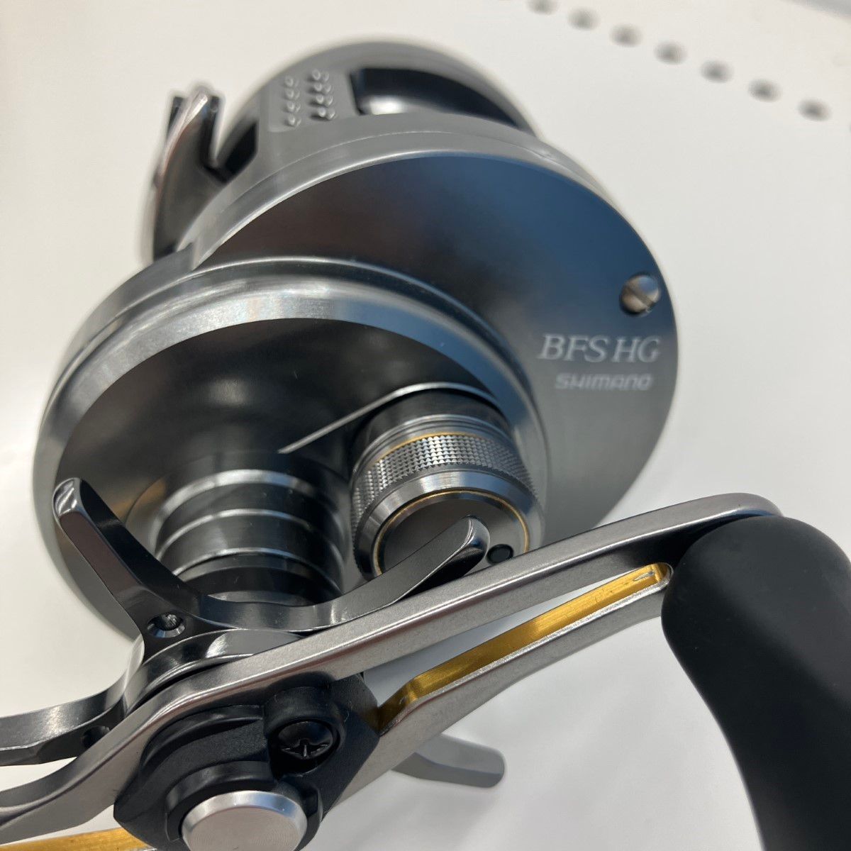 釣り用品 リール ベイトリール SHIMANO 17カルカッタコンクエストBFS HG-L　箱・カバー・説明書・メンテナンスオイル付き