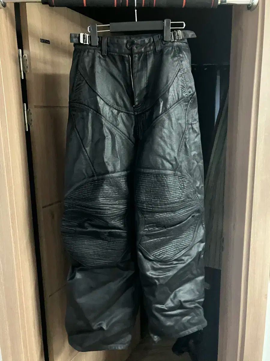 【雷市場（ポンジャン）商品韓国直送】 1 プロジェクト gr コーテッド バイカー 装甲だ パンツ 黒