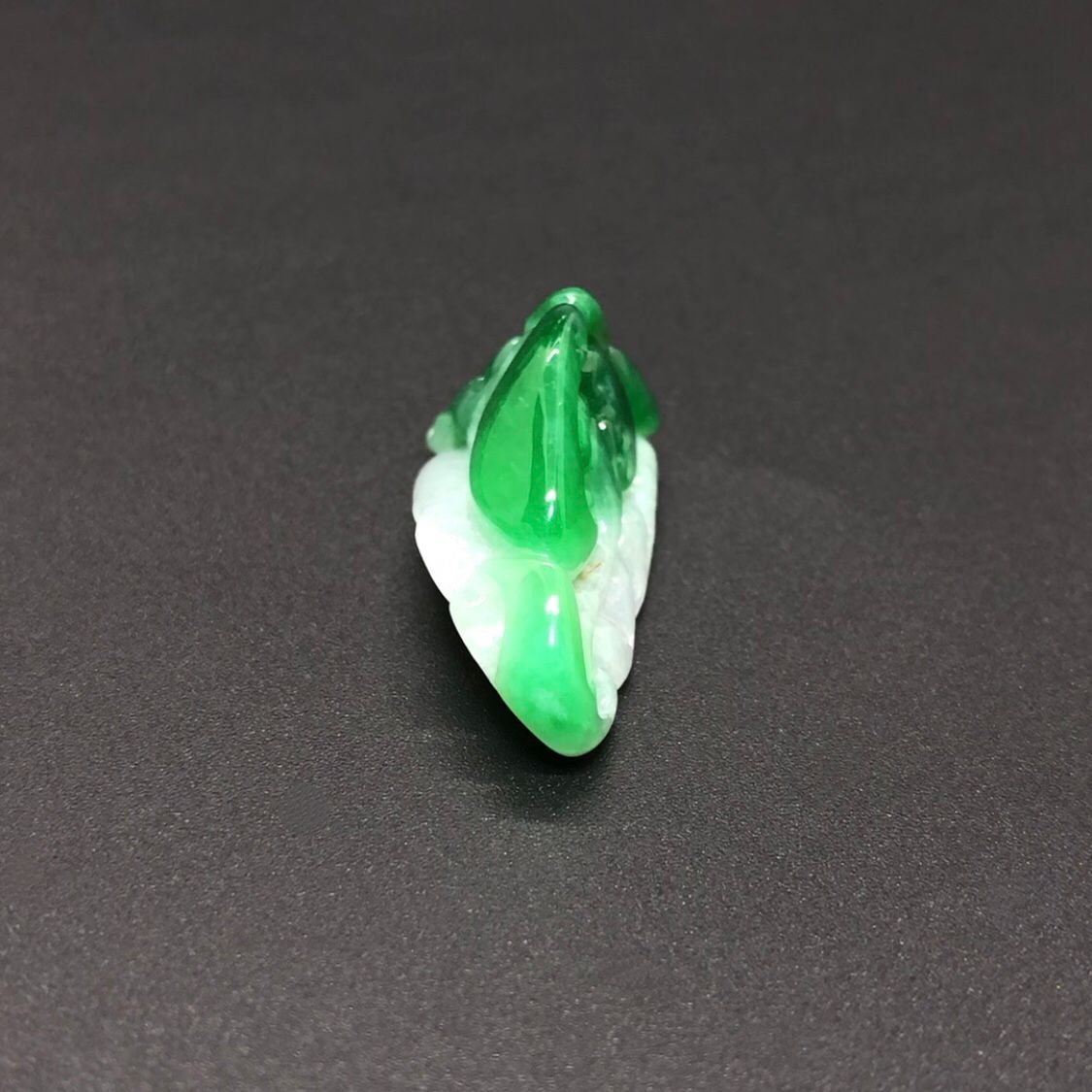 天然翡翠 氷グリーンのリーフペンダント 完全天然 ミャンマー産天然無処理翡翠 荷葉 ペンダント 手石 オーナメント