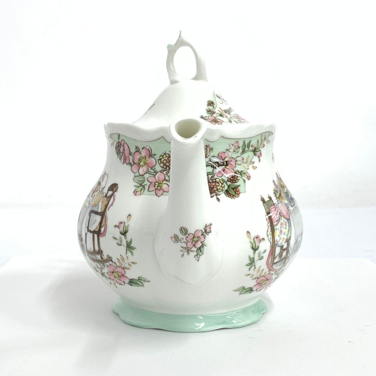 ブランベリーヘッジ　ティーポット　廃盤品レア物 ブランベリーヘッジ ティーポット 廃盤品レア物 廃盤品 レア物 ブラン