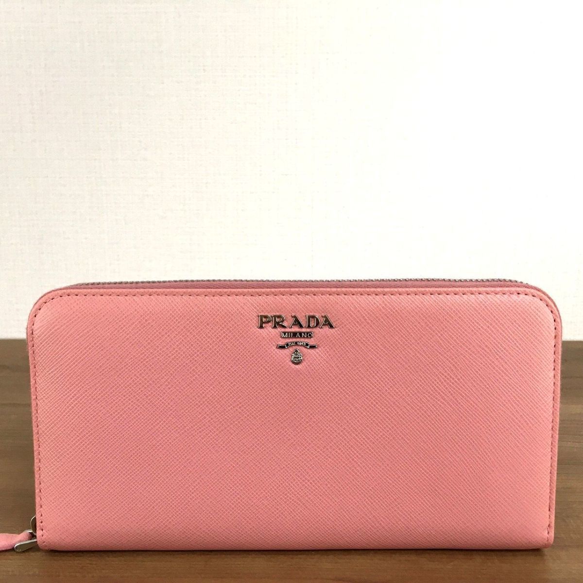 宅配便送料無料 未使用品 PRADA ジップラウンドファスナーウォレット