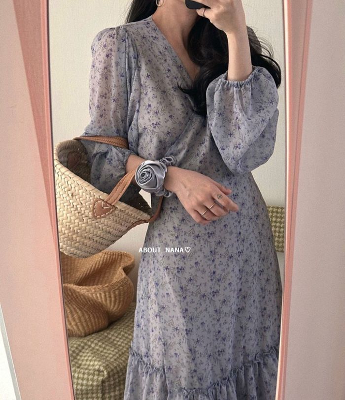 春のお出かけに最適❤️シンプルデザインのロングワンピース ワンピース 春 夏 レディース 花柄 長袖 Vネック ボリューム袖