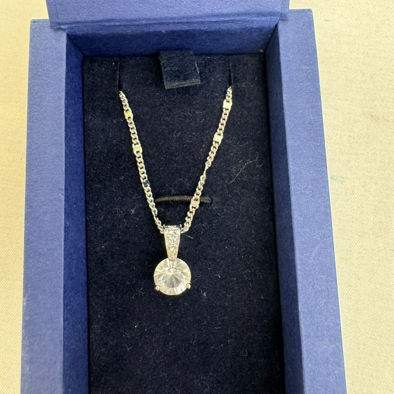 未使用級 Swarovski スワロフスキー ネックレス クリスタル ゴールド SWAROVSKI スワロフスキー ギターモチーフ クリスタル