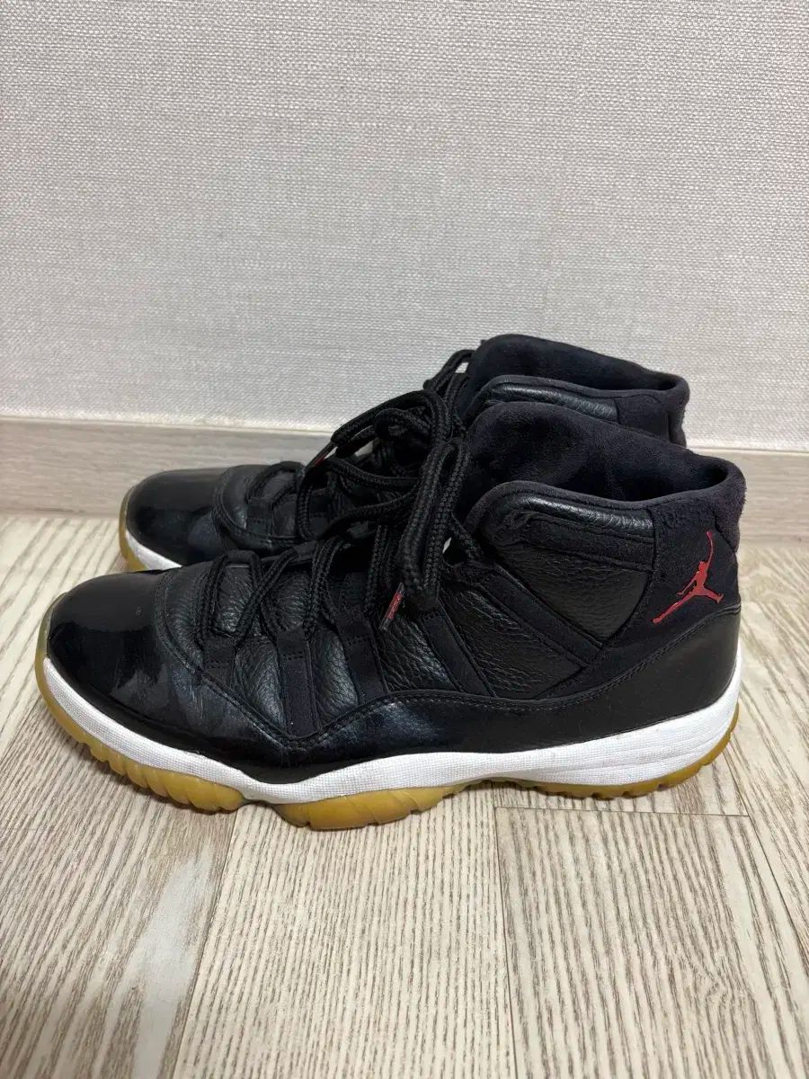 ジョーダン 11 レトロ 72 ー 10 285mm